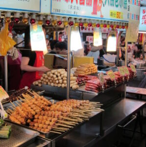 Über mich - Nachtmarkt in Taiwan mit asiatischem Essen